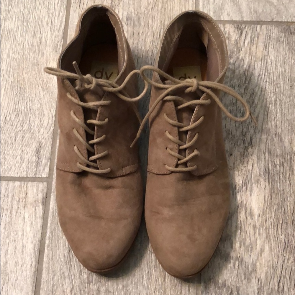 DV tan shoes